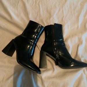 90s style square toe ankle black boots (unif vibes)